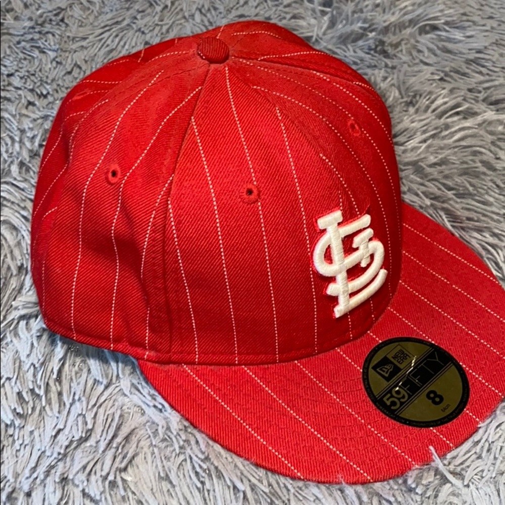 Used mens red hat
